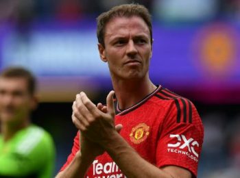 Jonny Evans được ủng hộ trở làm HLV tương lai của MU