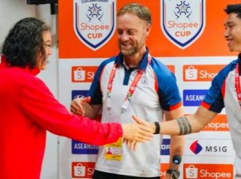 HLV Polking kêu gọi các học trò gạt bỏ thất bại trước Selangor