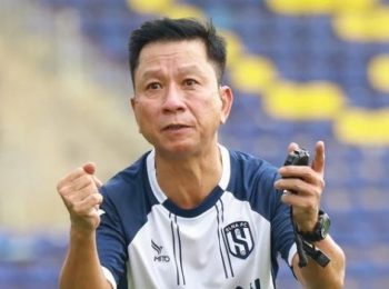 HLV Văn Sỹ Sơn khen ngợi thủ môn Cao Văn Bình