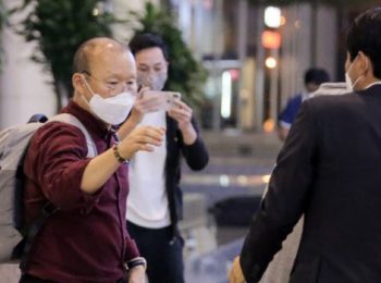 HLV Park Hang Seo: “Khi tác nghiệp làm ơn đứng cách chúng tôi ít nhất 3m”