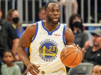 Draymond Green bị treo giò 1 trận không lương sau pha đạp Domantas Sabonis