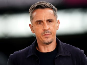 Gary Neville: “MU chính là đội đứng kém nhất ở NHA khi không có bóng”