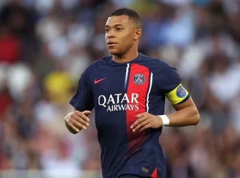 Kylian Mbappe lên tiếng cảnh báo Barca