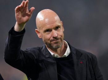 Erik Ten Hag cập nhật đáng lo về Varane và Jonny Evans