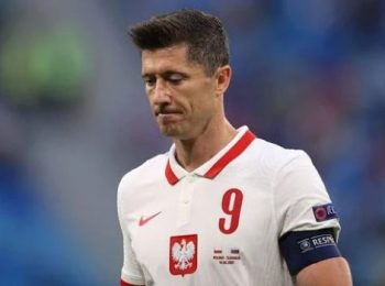Robert Lewandowski ghi cột mốc ở Barcelona