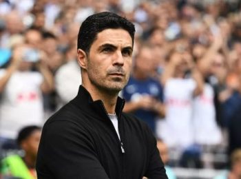 Gary Neville đưa lời khuyên cho Mikel Arteta