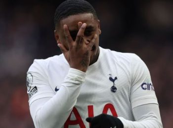 Steven Bergwijn đáp trả cực gắt trước HLV Ronald Koeman