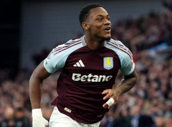 Arsenal được khuyên có được chữ ký của tiền đạo của Aston Villa