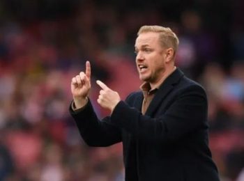 HLV đội nữ Arsenal bất ngờ từ chức