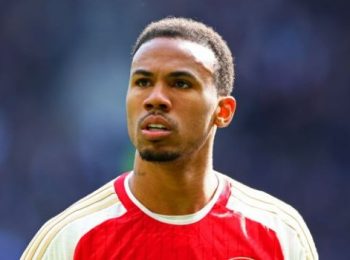 Bắt chước ăn mừng theo Viktor Gyokeres, Gabriel Magalhaes bị ném đá dữ dội