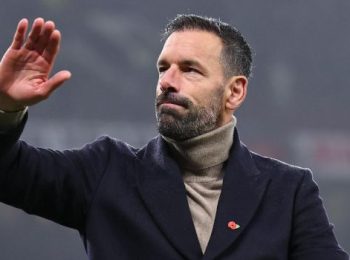 Ruud van Nistelrooy có thể dẫn dắt dắt cho Burnley
