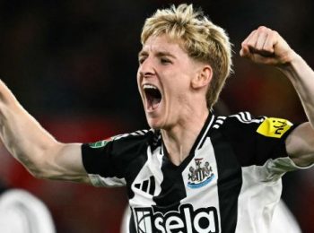 Anthony Gordon hé lộ về khả năng cập bến Liverpool