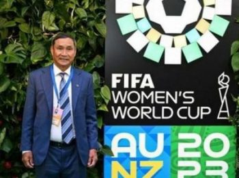 FIFA trao tặng danh hiệu Anh hùng Lao động cho HLV Mai Đức Chung