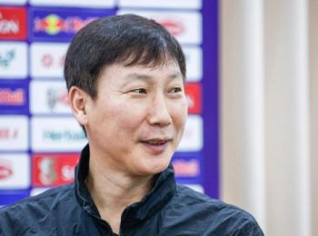 HLV Kim Sang Sik vắng mặt ở buổi tập của ĐT Việt Nam