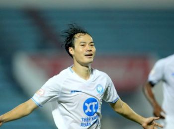 Văn Toàn ghi cú đúp ngày trở lại khoác áo đội bóng Nam Định