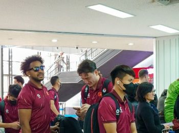 ĐT Việt Nam về nước sau chiến thắng của ĐT Lào