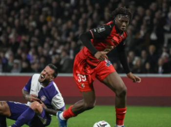 MU theo đuổi 2 sao trẻ người Pháp