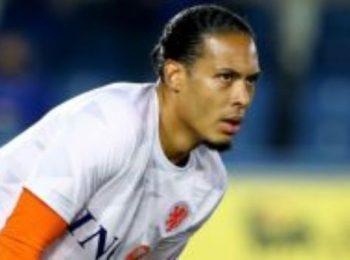 Van Dijk cay đắng chứng kiến Hà Lan gục ngã trước Morocco.