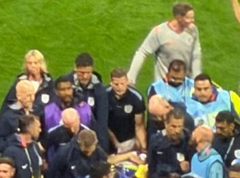 Jordan Henderson nhập viện sau màn ăn mừng đầy hưng phấn